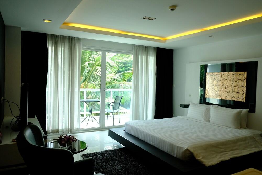 Nova Suites Pattaya by Compass Hospitality Room Type - Studio Room with Large Balcony