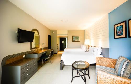Siam Bayshore Resort Pattaya - Tap to explore photos