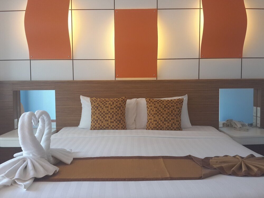 Caesar Palace Hotel Pattaya Room Type - Deluxe Balcony with Bathtub