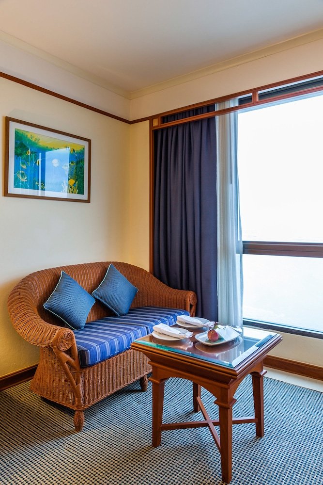 CHOLCHAN PATTAYA BEACH RESORT - Tap to explore photos