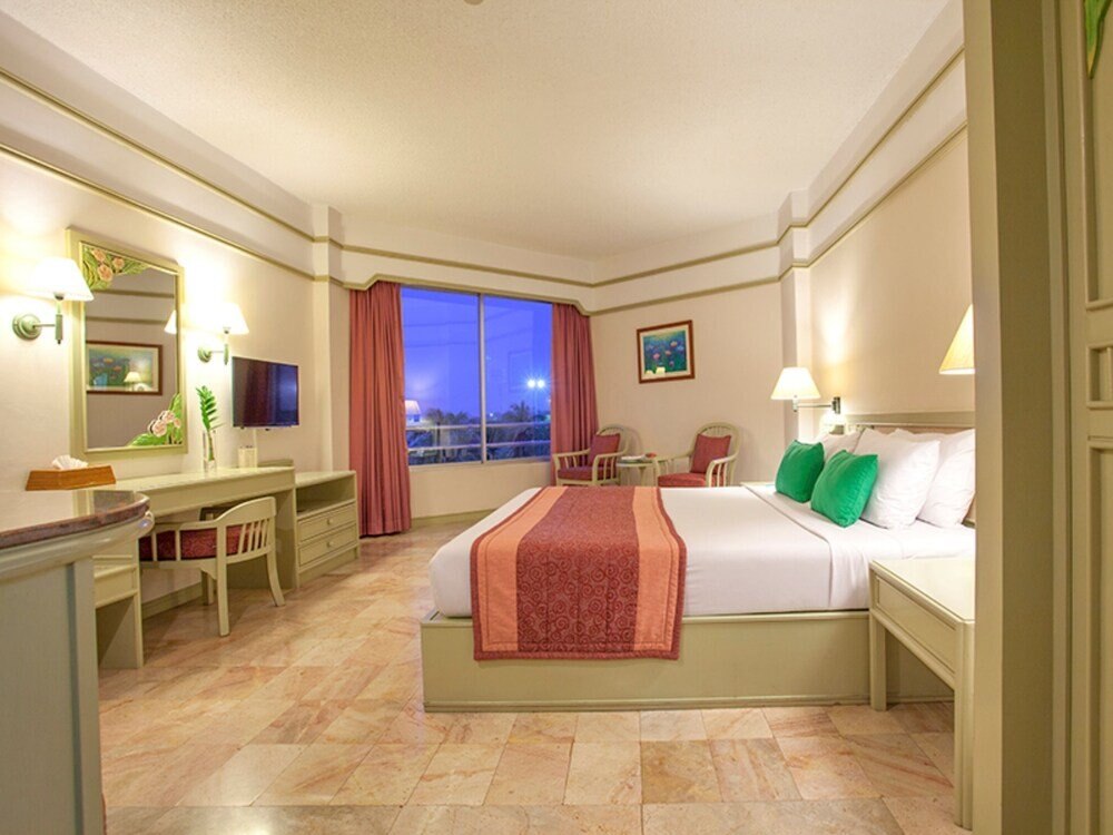 CHOLCHAN PATTAYA BEACH RESORT Room Type - Coral Room
