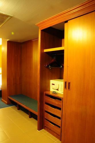 Dynasty Inn Pattaya - Tap to explore photos