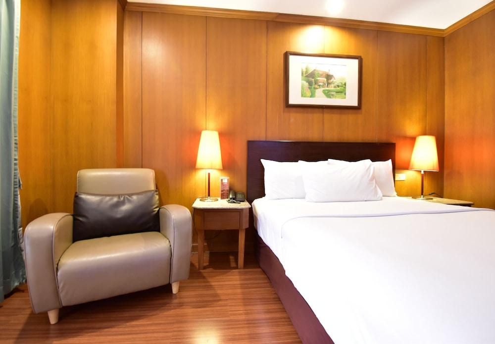Dynasty Inn Pattaya - Tap to explore photos
