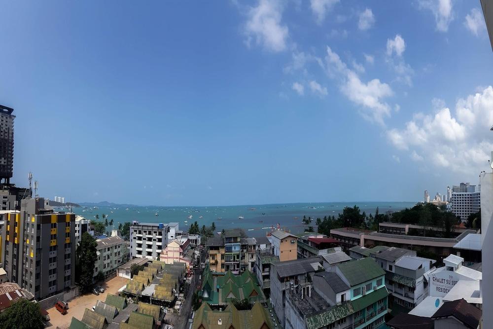 Eastiny Seven Hotel Pattaya - Tap to explore photos