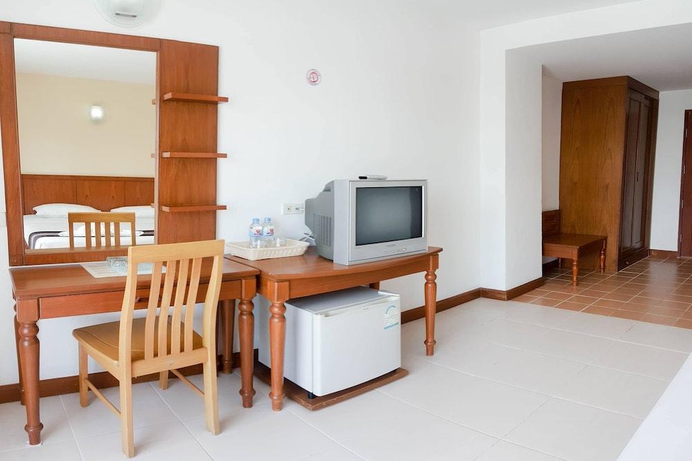 Eastiny Seven Hotel Pattaya - Tap to explore photos