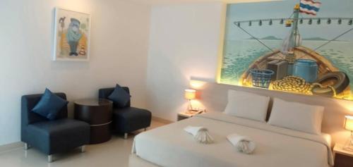 Flipper House Hotel Pattaya - Tap to explore photos