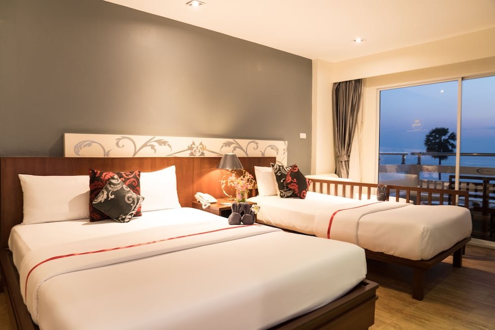Grand Jomtien Palace Room Type - Deluxe Triple Room, 1 Bedroom, Sea View