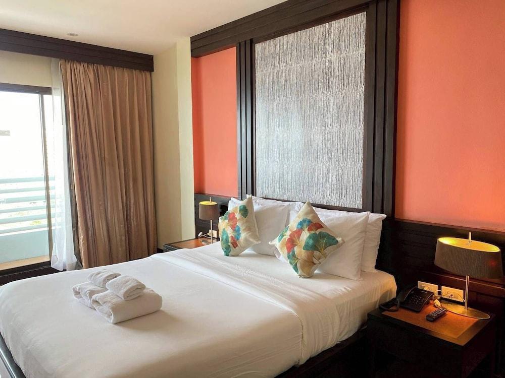 Grand Jomtien Palace Room Type - Top Superior Side Sea View