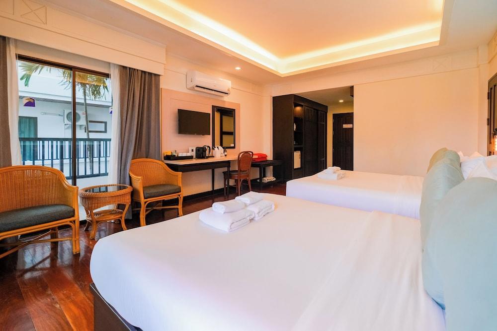Grand Jomtien Palace Room Type - Deluxe Chalet Wing Triple