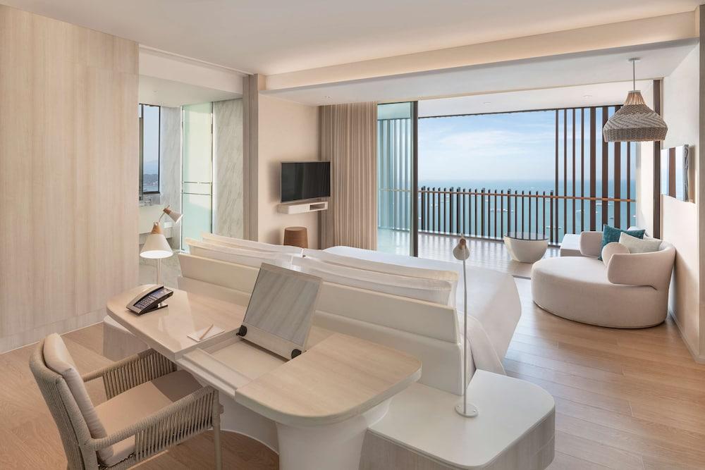 Hilton Pattaya Room Type - Prestige Suite