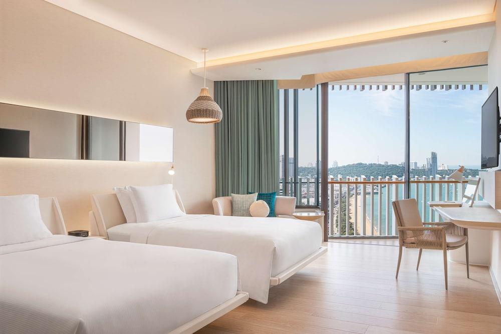 Hilton Pattaya Room Type - Twin Executive - Ocean View