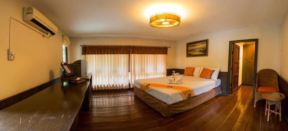 Inrawadee Resort - Tap to explore photos