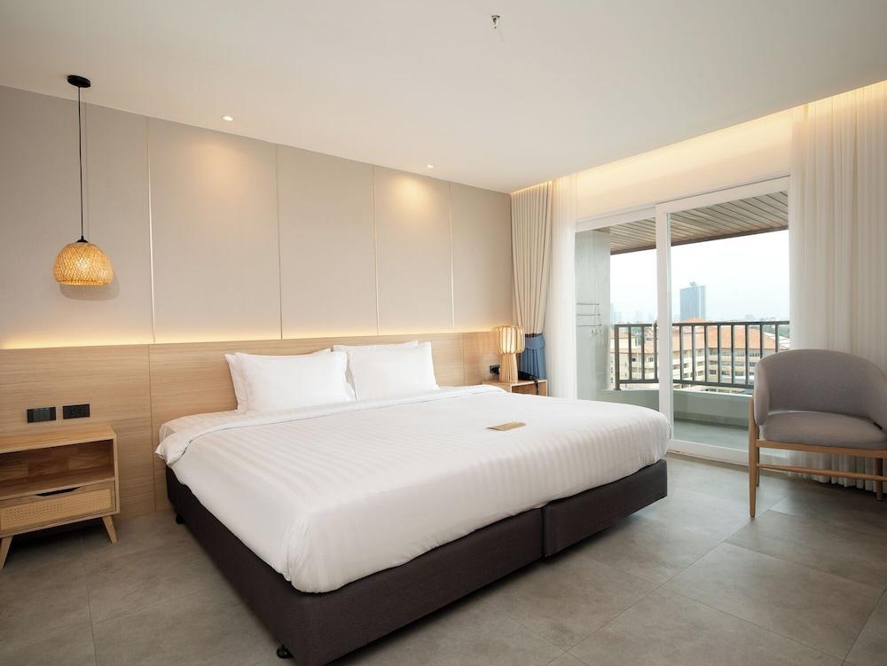 Jomtien Thani Hotel Room Type - Deluxe Pool View