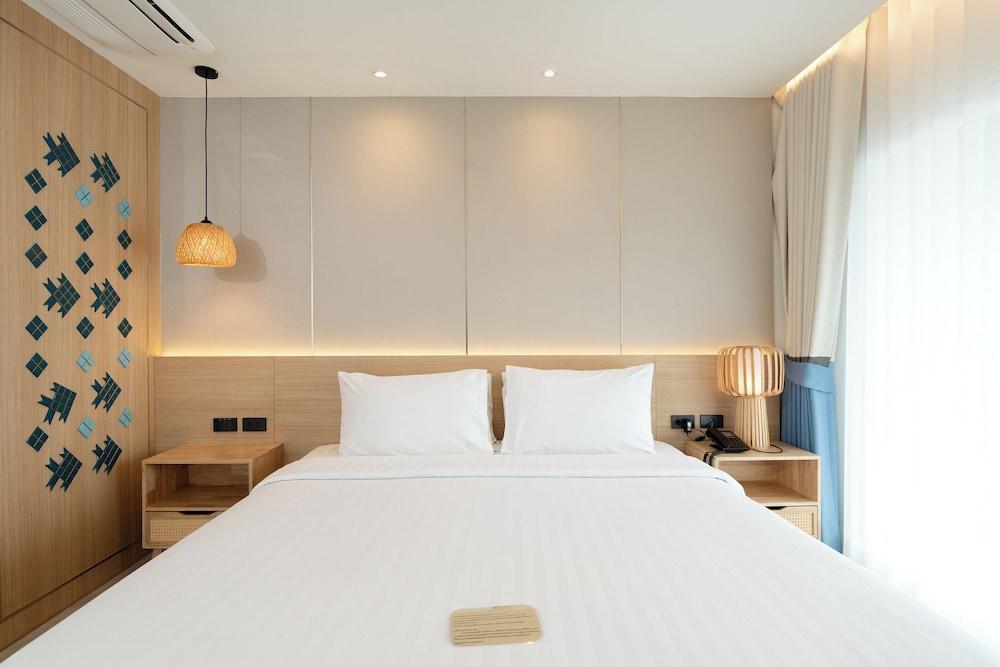 Jomtien Thani Hotel Room Type - Deluxe Corner Seaview