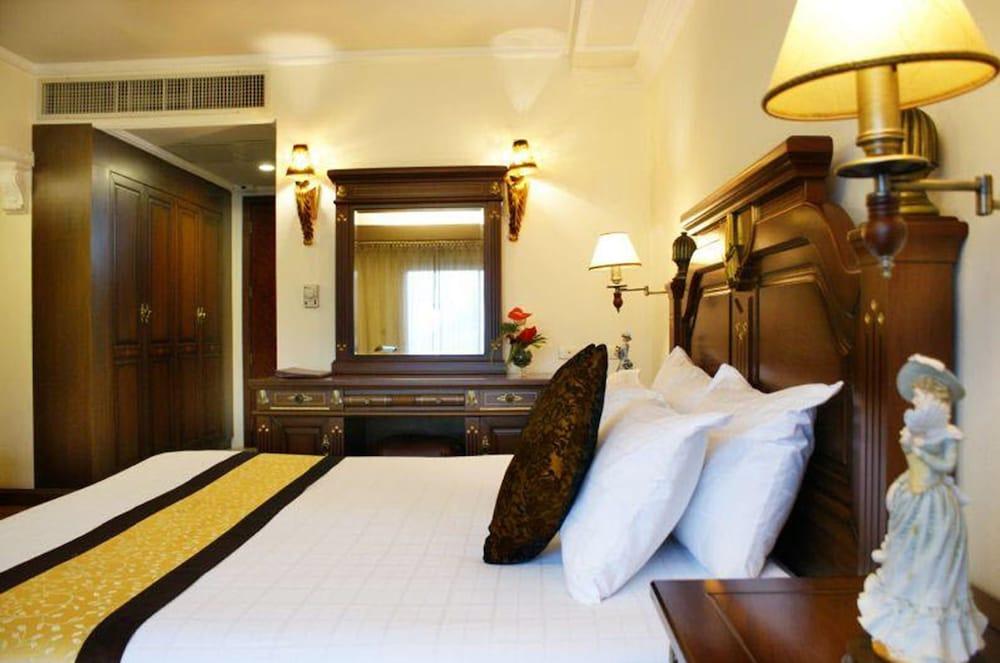 Lk Metropole Hotel Room Type - Standard Room with Balcony