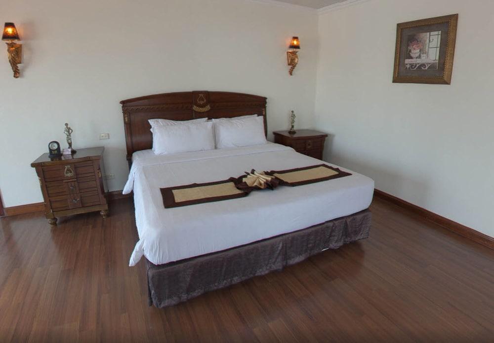 Lk Metropole Hotel Room Type - One Bedroom Suite with Balcony