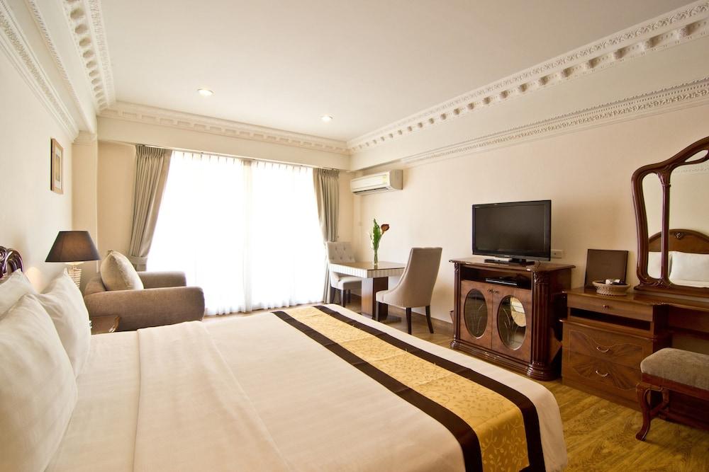 LK Royal Suite Hotel - Tap to explore photos