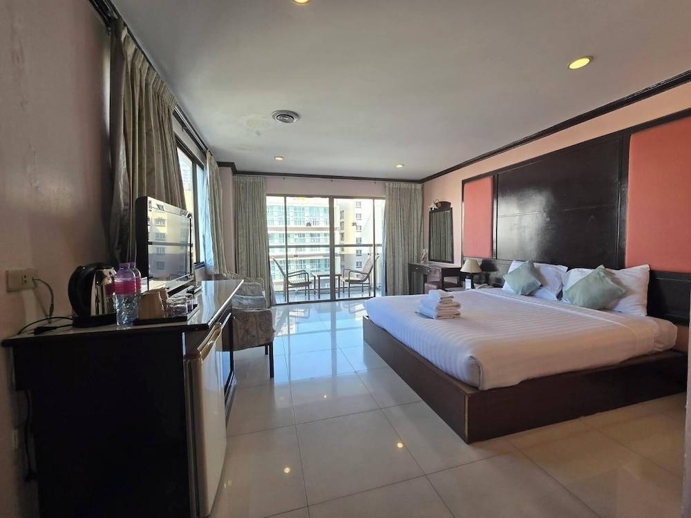 Mike Beach Resort Pattaya Room Type - Superior Room Mike Beach Resort Pattaya Room Type - Superior Room
