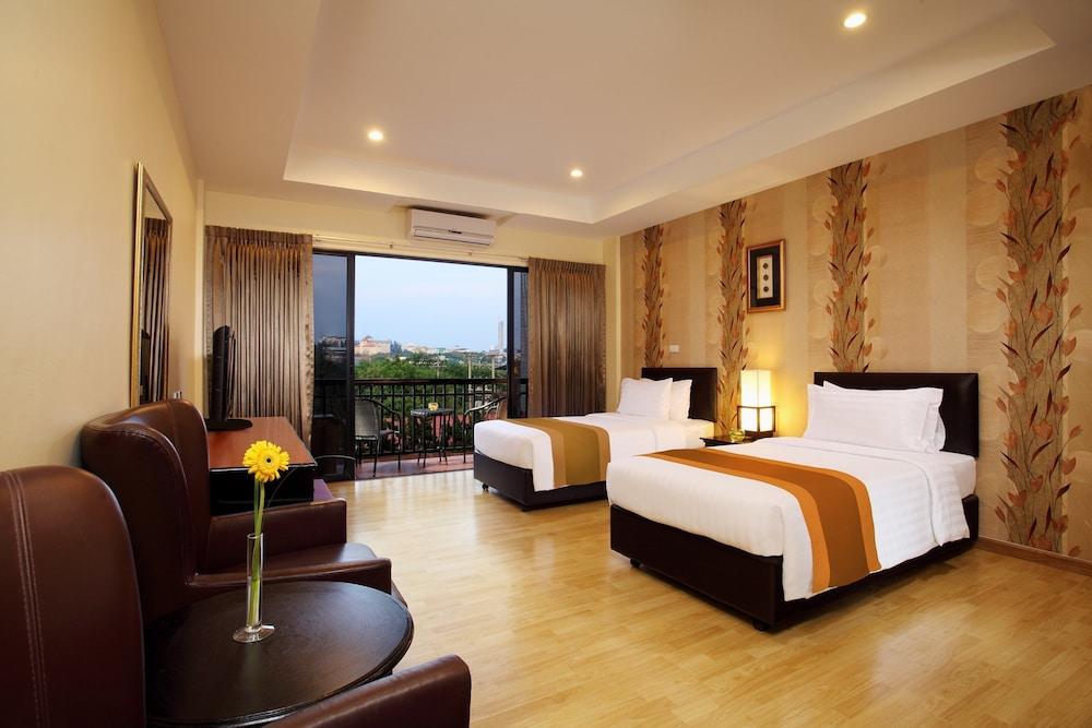 Nova Park Hotel Pattaya Room Type - Deluxe Studio, Smoking, City View