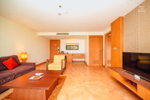 Centara Nova Hotel Pattaya - Tap to explore photos