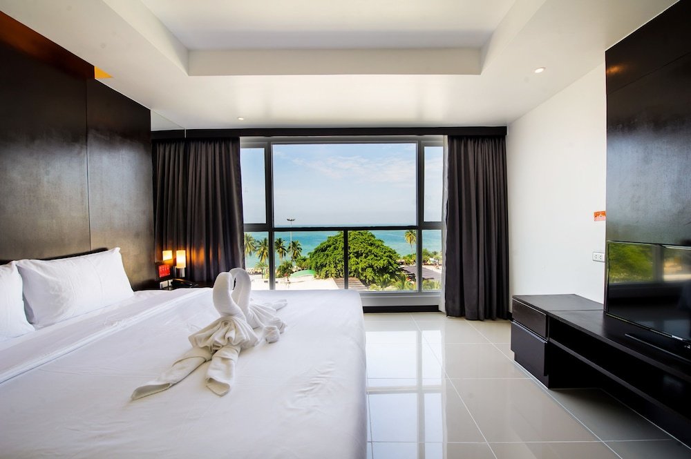 Hotel Selection Pattaya Room Type - Deluxe Room With Seaview