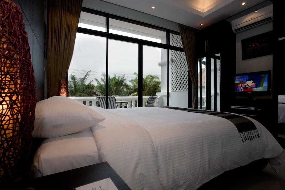 Palm Grove Resort Room Type - Family Room, 2 Bedrooms, Kitchenette