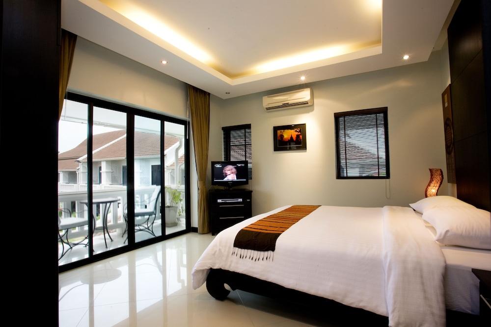 Palm Grove Resort Room Type - Deluxe Suite One Bed Room