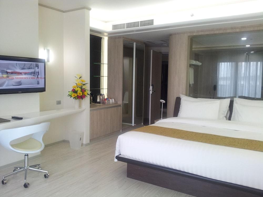 Pattaya Discovery Beach Hotel Room Type - Deluxe Room Chic Tower