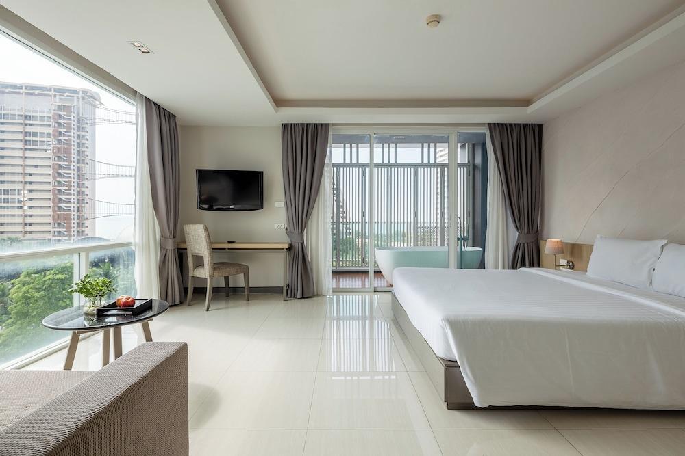 Prima hotel Pattaya Room Type - Grand Deluxe Seaview