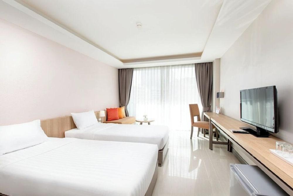 Prima hotel Pattaya Room Type - Deluxe City View Prima hotel Pattaya Room Type - Deluxe City View