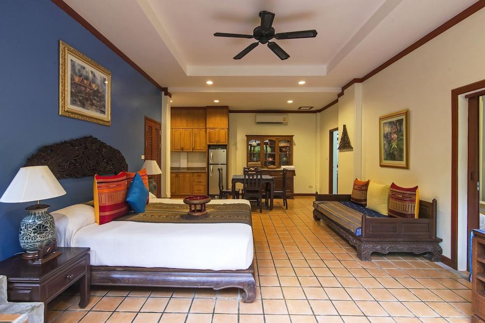 Rabbit Resort Room Type - Gold Antique Extra-Bedroom Downstairs Forest View