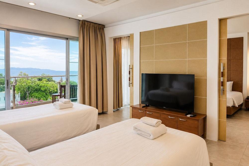 Royal Beach View Hotel Pattaya Room Type - Family Suite Sea View with wide balcony