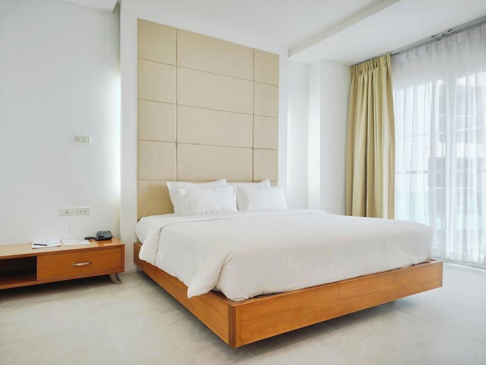 Royal Beach View Hotel Pattaya - Tap to explore photos