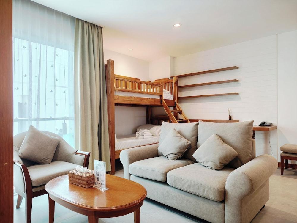 Royal Beach View Hotel Pattaya Room Type - One Bedroom Family Suite Royal Beach View Hotel Pattaya Room Type - One Bedroom Family Suite