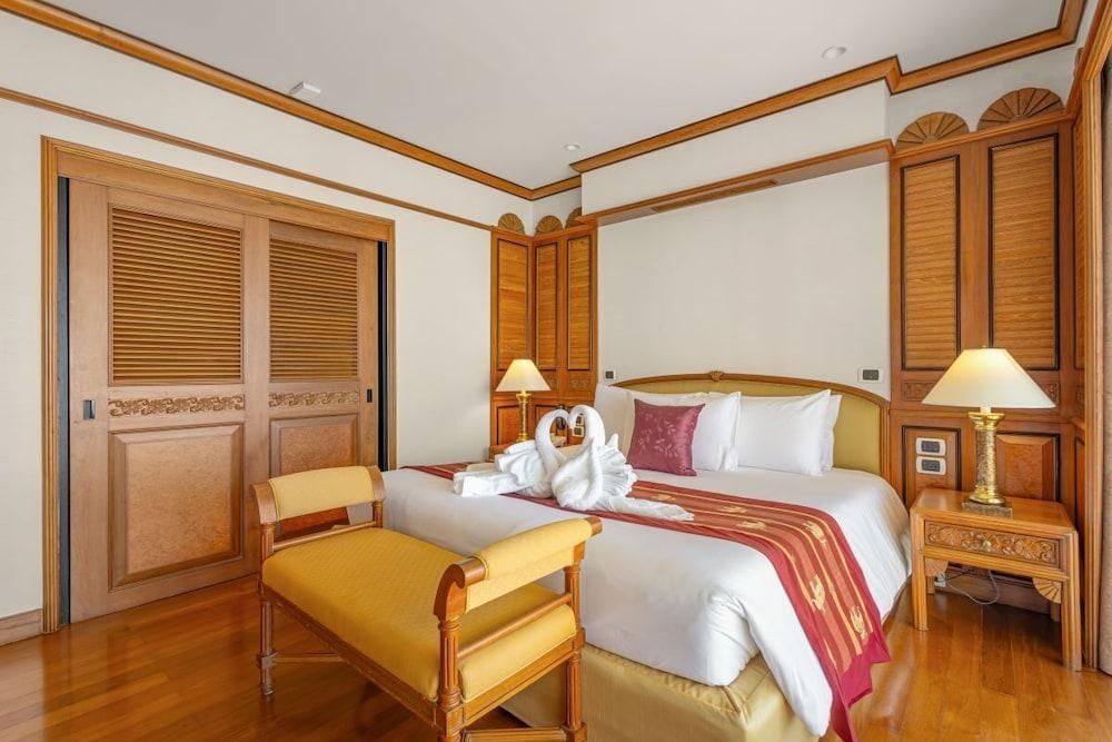 ROYAL CLIFF GRAND HOTEL Room Type - Regency Suite Thai Elegance (2 Bedrooms) ROYAL CLIFF GRAND HOTEL Room Type - Regency Suite Thai Elegance (2 Bedrooms)