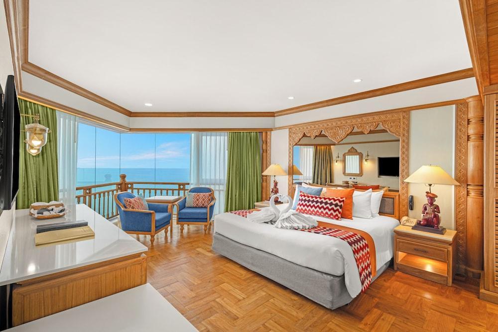 Royal Cliff Beach Hotel Pattaya Room Type - Theme Suite Thai Elegance (2 Bedrooms)
