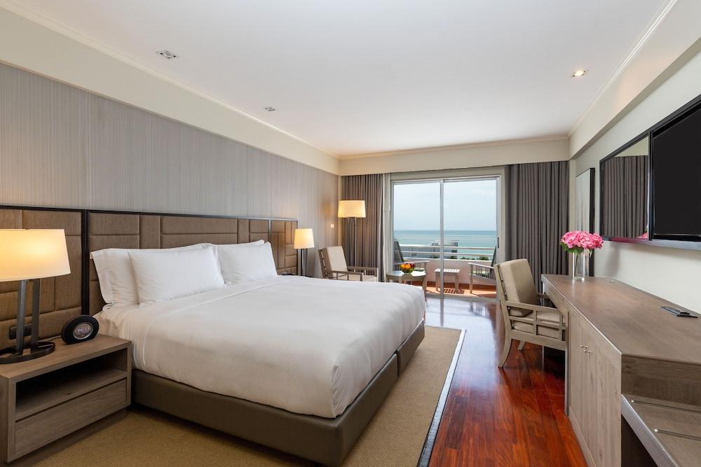 Avani Pattaya Resort Room Type - Deluxe Sea View Plus Room Avani Pattaya Resort Room Type - Deluxe Sea View Plus Room