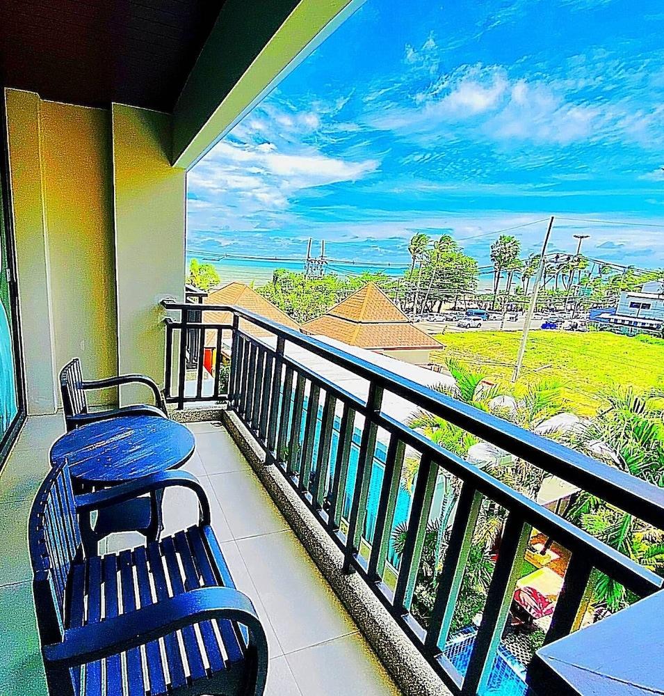 Royal Thai Pavilion Jomtien Boutique Resort - Tap to explore photos