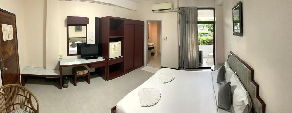Romeo Palace Hotel Pattaya - Tap to explore photos
