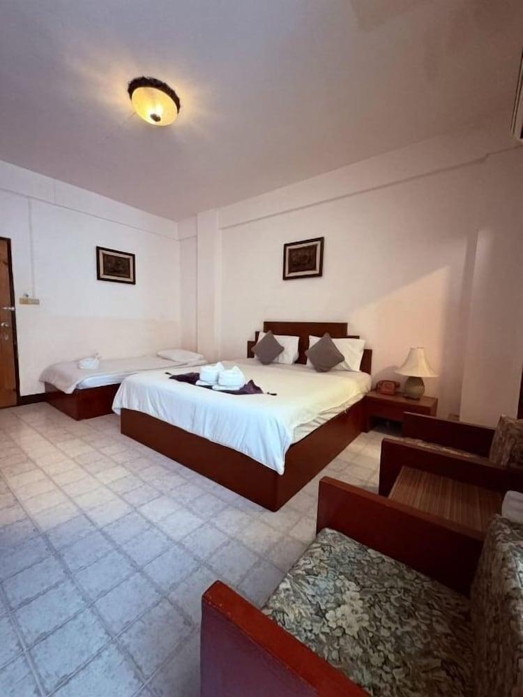 Romeo Palace Hotel Pattaya Room Type - Standard Family Room Romeo Palace Hotel Pattaya Room Type - Standard Family Room