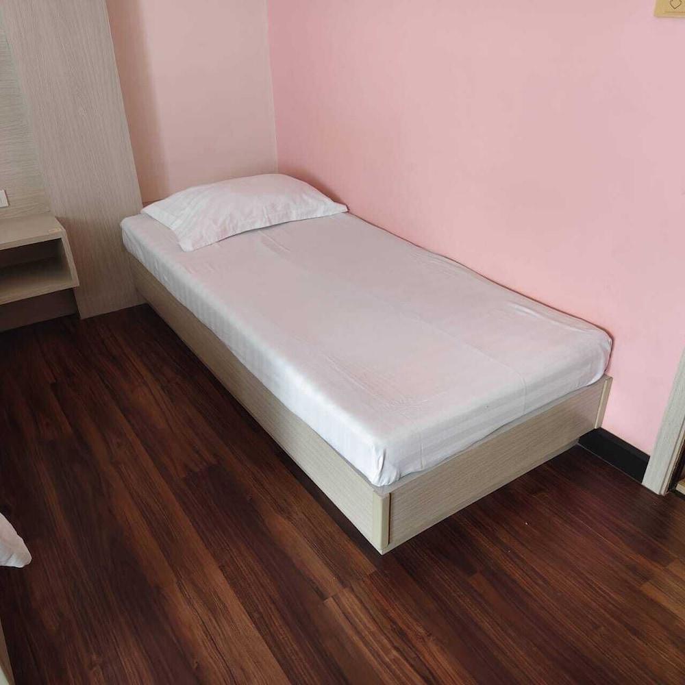 Romeo Palace Hotel Pattaya Room Type - Deluxe Family Room Romeo Palace Hotel Pattaya Room Type - Deluxe Family Room