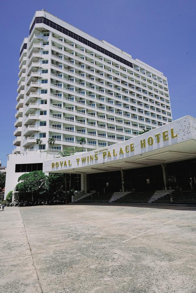 Royal Twins Palace Hotel - Tap to explore photos