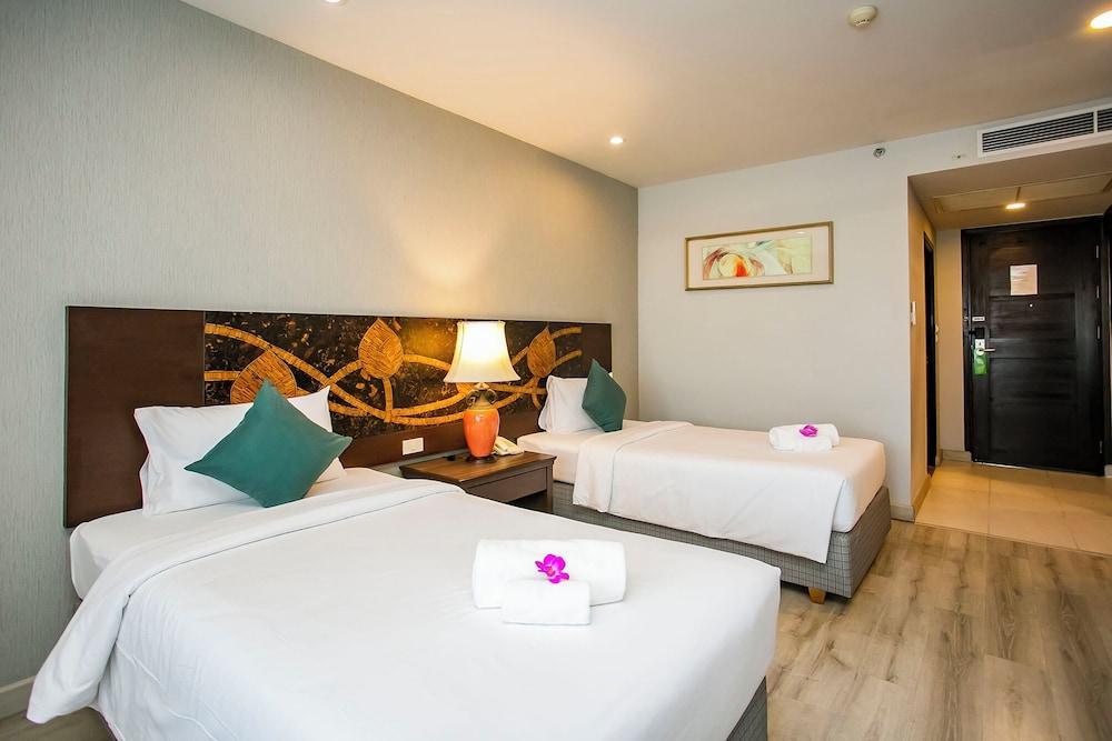 Empress Pattaya Hotel Room Type - Deluxe Empress Twin Room