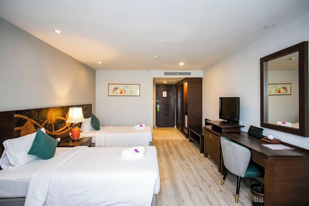 Empress Pattaya Hotel - Tap to explore photos