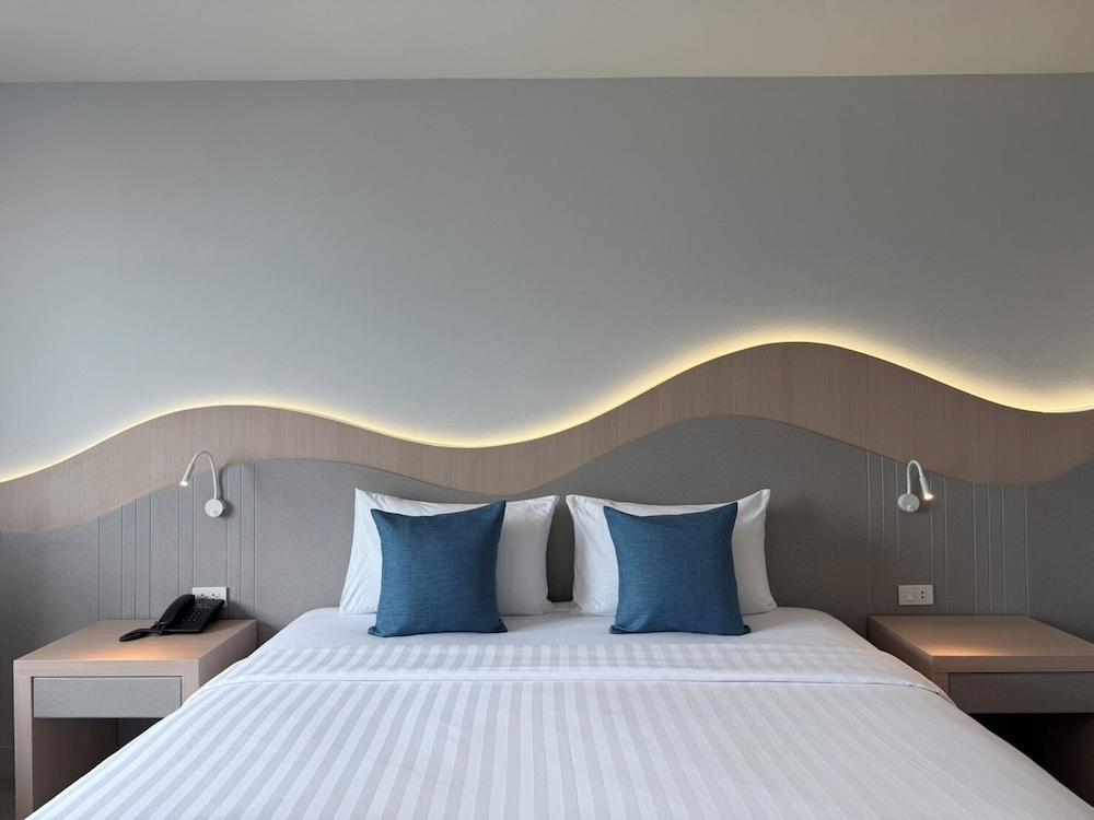 Empress Pattaya Hotel Room Type - Deluxe Premier King Bed