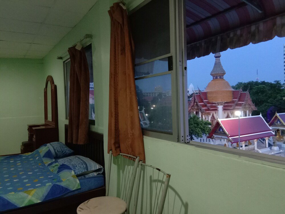 Encore Walking Street Guesthouse - Tap to explore photos