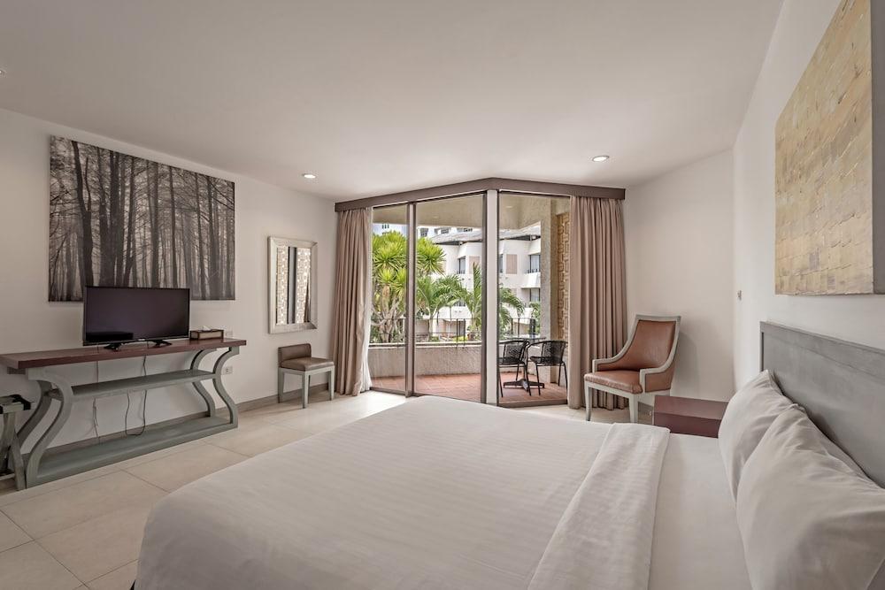 Hotel Tropicana Pattaya Room Type - Premier King Hotel Tropicana Pattaya Room Type - Premier King