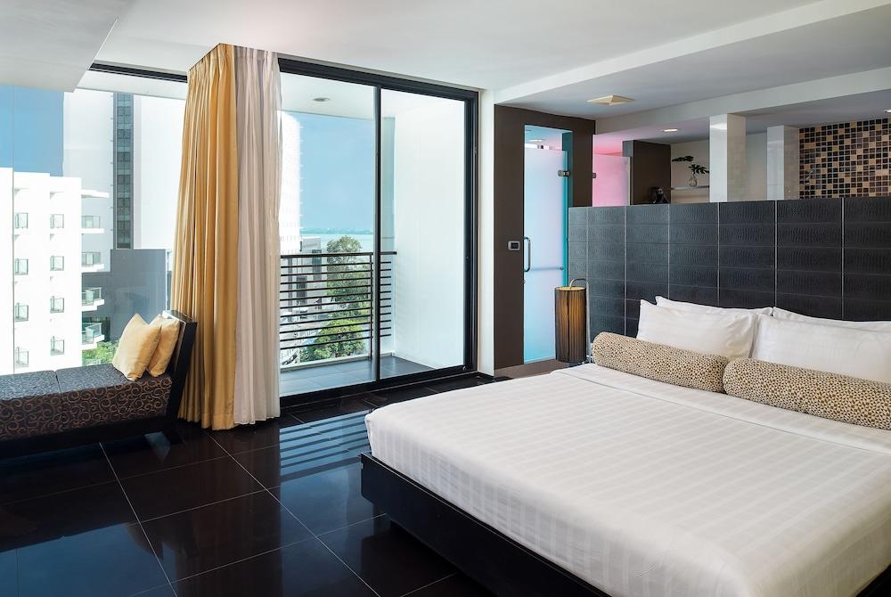 Tsix5 Hotel Room Type - Deluxe Room