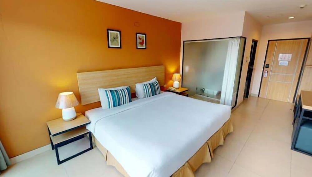 Vogue Hotel Pattaya Room Type - Superior Room, 1 King Bed Vogue Hotel Pattaya Room Type - Superior Room, 1 King Bed