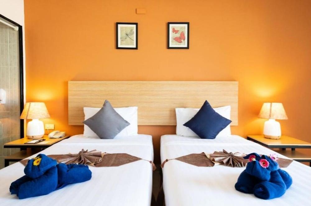 Vogue Hotel Pattaya Room Type - Superior Room with Balcony Vogue Hotel Pattaya Room Type - Superior Room with Balcony